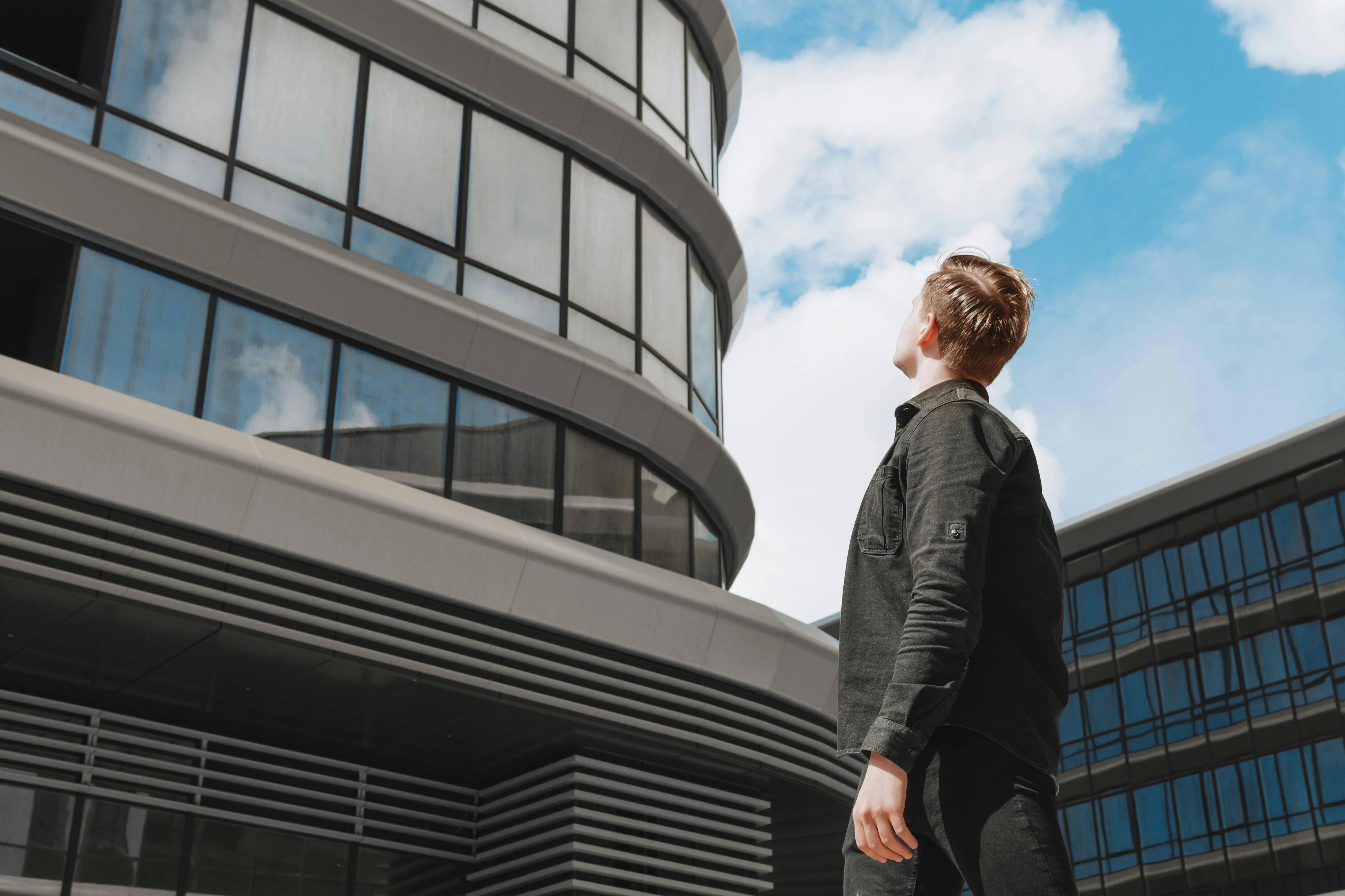 manpower hrvatska man looking at building