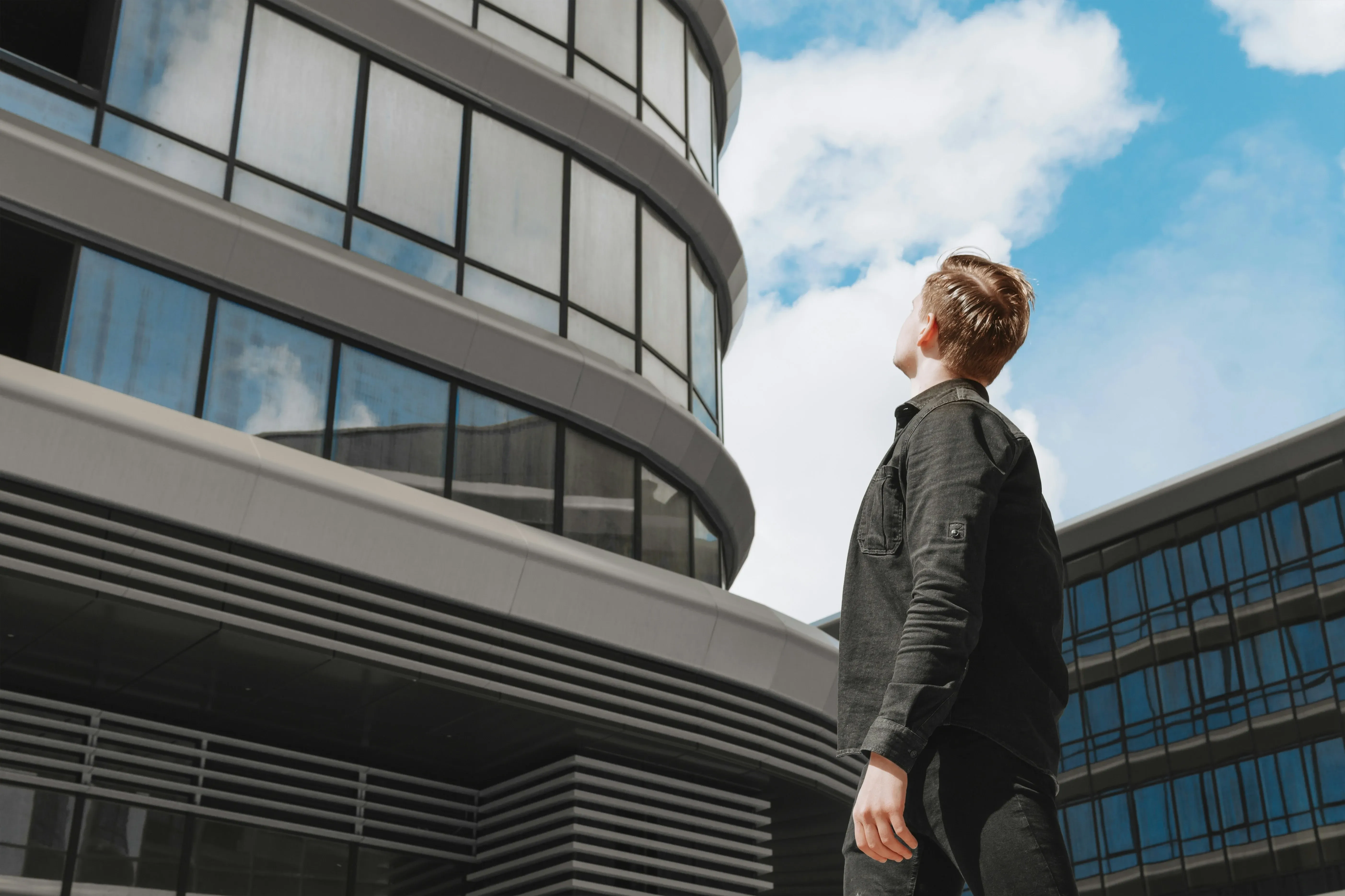 manpower hrvatska man looking at building