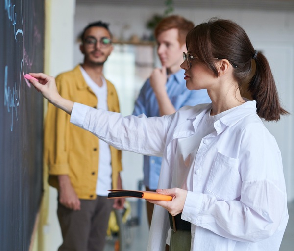 ZAŠTO JE EDUKACIJA ZAPOSLENIKA VAŽNA?